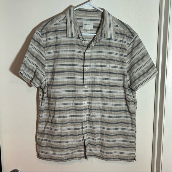 American Eagle Outfitters Other - American Eagle short sleeve button down large‎